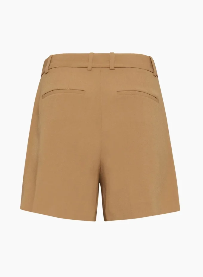 Short plissé mi-cuisse