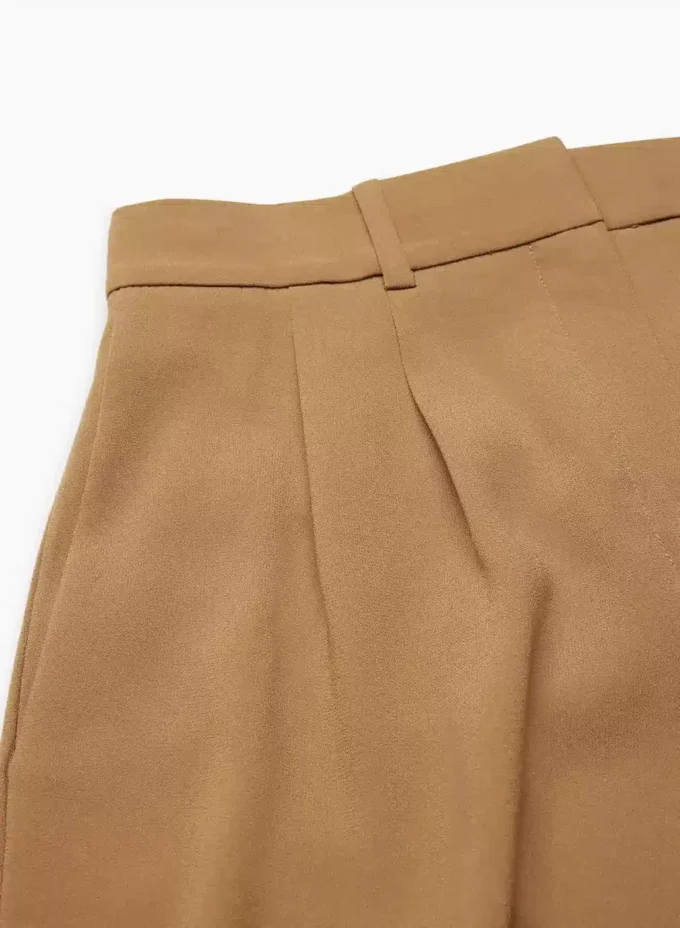 Short plissé mi-cuisse