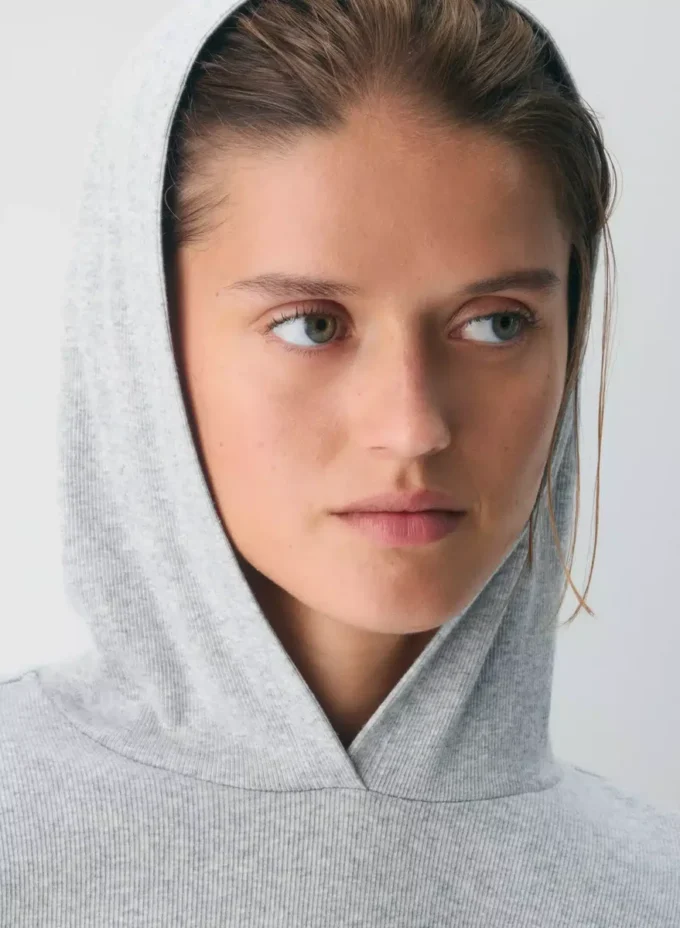 Sweat à capuche en coton côtelé extensible